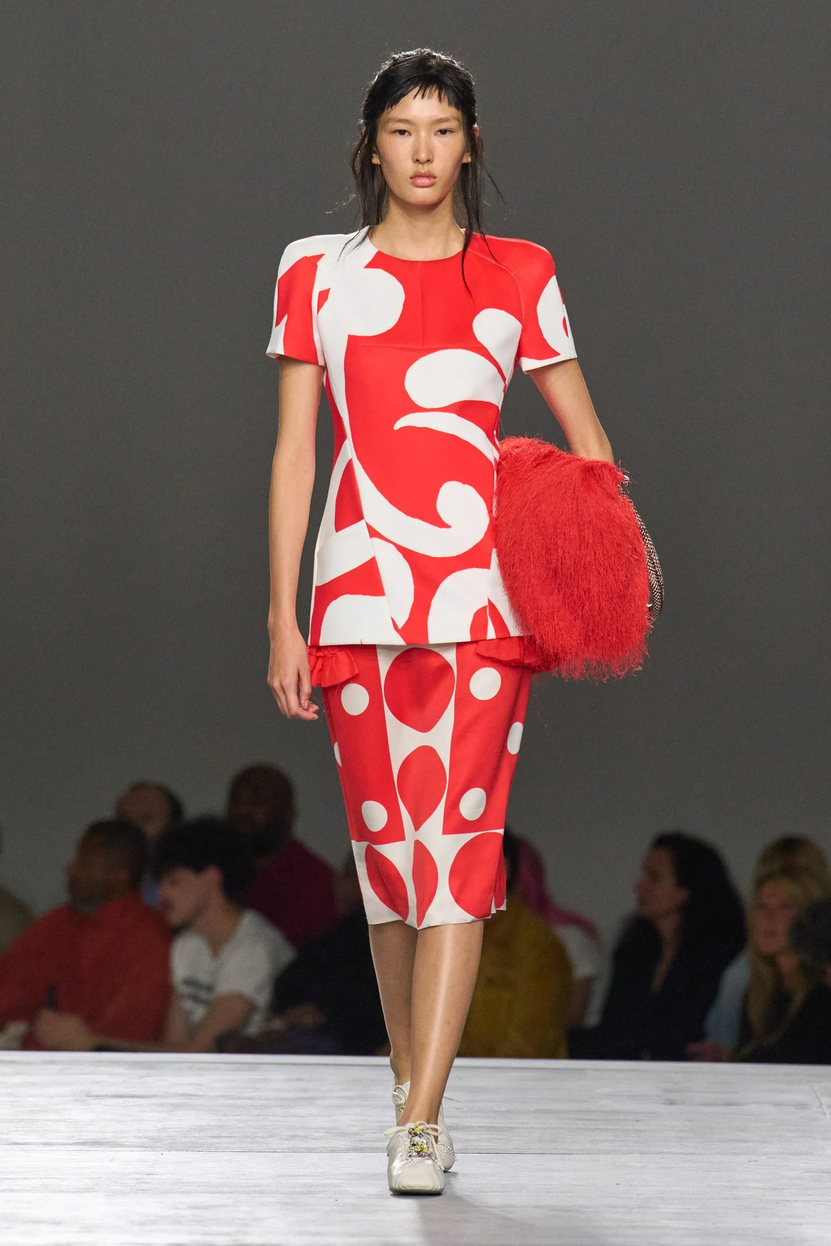 DRIES VAN NOTEN SS26 - SHOW REPORT - BEHIND THE BLINDS —